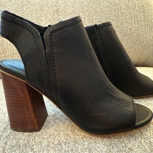 Treasure & Bond Black Heeled Boots with Brown Block Heel
